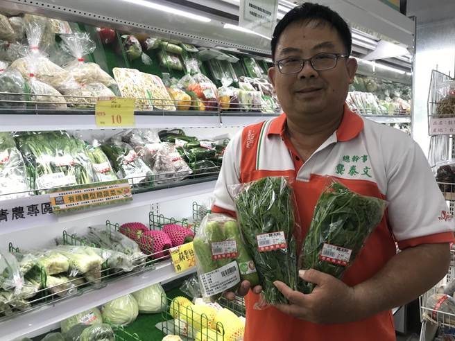 屏东九如乡农会超市设置「农民直销区」，不仅成为超市营利主力，还在疫情间业绩逆成长，光生鲜部分就曾创下1个月140万的营业额。（谢佳潾摄）