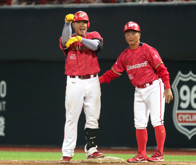 味全龙吉力吉捞・巩冠。（郑任南摄）