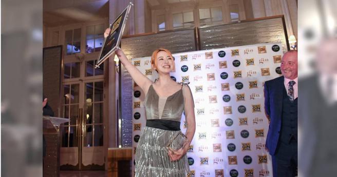 香水师安薛佛与藻美学共同研发出「藻琴酒」夺得世界冠军，被誉为是「台湾之光」。（图／翻摄藻美学脸书）