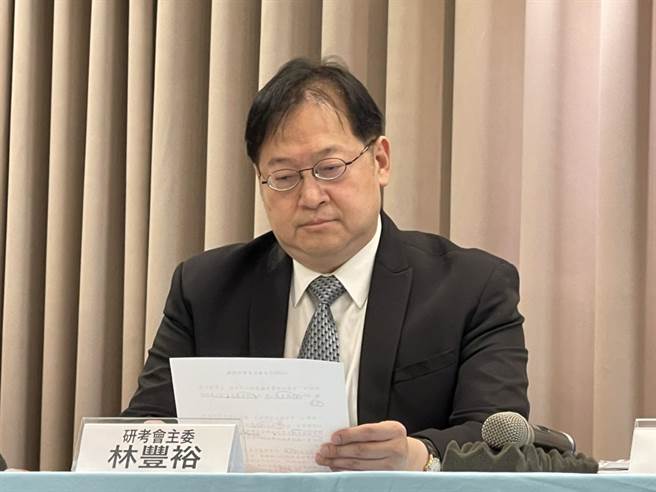新北市研考会主委林丰裕表示，研考会清查市长信箱、陈情案件约有1万件，1999陈情案情有1万3500件，经清查均无此纪录，如有盖牌隐匿愿下台负责。（陈慰慈摄）