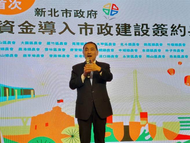 国民党总统参选人、新北市长侯友宜目前民调位居第三，令蓝营人士忧心忡忡，期盼他能尽快与前高雄市长韩国瑜同框，以拉抬声量，据了解，侯友宜上周已跟韩国瑜通话交换意见。（陈慰慈摄）