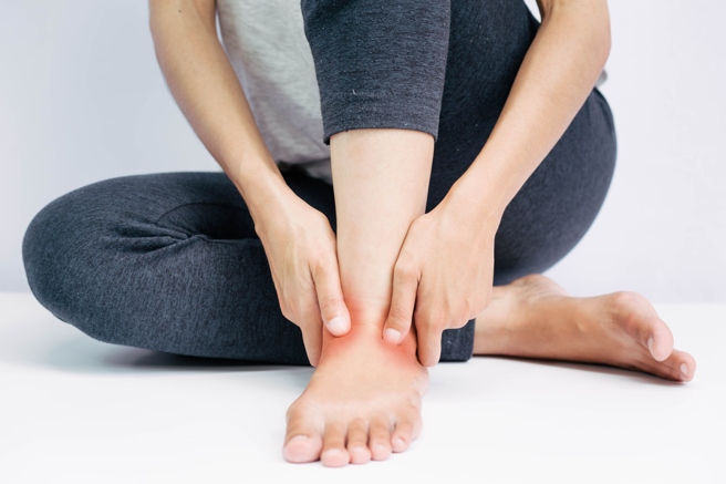 医师表示，民眾若有甲状腺机能低下症，可能会出现人胖、水肿的现象。(示意图/ Shutterstock )