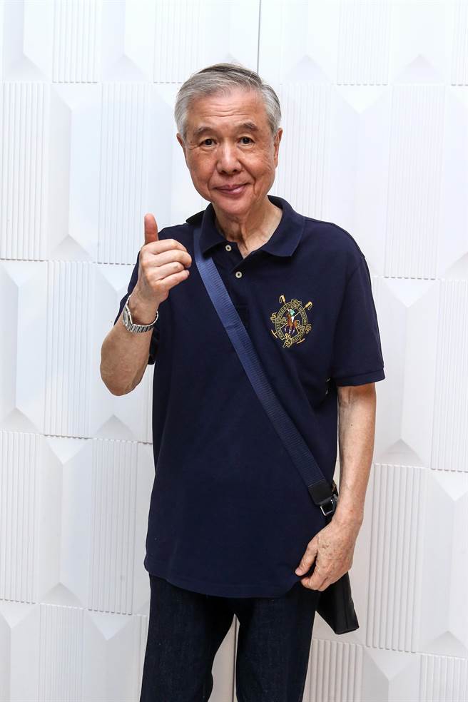 庞祥麟表示现在的生活相当惬意，大多时候都在含饴弄孙。（邓博仁摄）