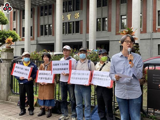 环球科大积欠薪资，学校教职员日前到教育部前陈情。（本报资料照片）