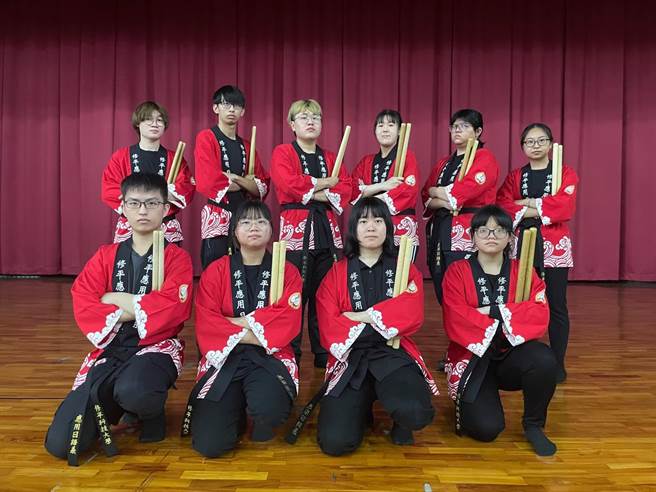 修平科技大學應用日語系和太鼓隊日前赴陽明交通大學參加2023年度全台灣太鼓分組錦標賽，勇奪大專組第1名。（修平科技大學提供／潘虹恩台中傳真）