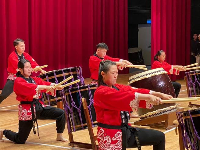 修平科技大學應用日語系為讓學生更瞭解日本傳統技藝，積極發展和太鼓隊，日前赴陽明交通大學參加2023年度全台灣太鼓分組錦標賽奪大專組冠軍。（修平科技大學提供／潘虹恩台中傳真）