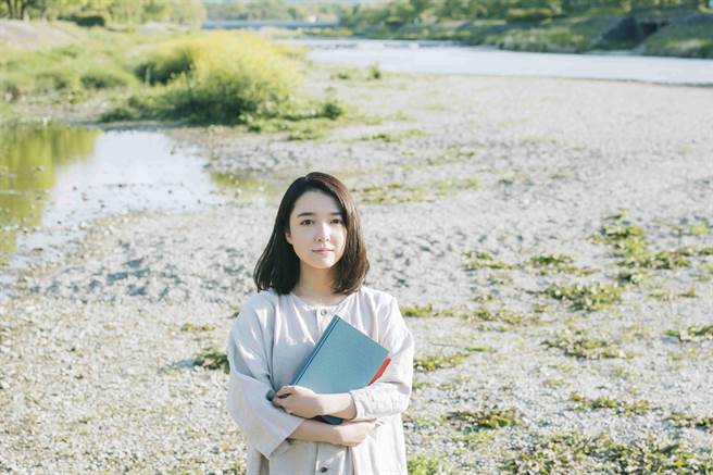 国民女孩上白石萌音推首部散文集 自揭手指控、进浴室要带书-雨霖铃_词牌名