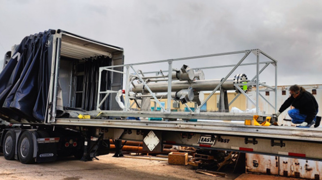 装上卡车的「惊奇」微反应炉全尺寸电加热原型， 用以进行冷却测试。(图/WNN)