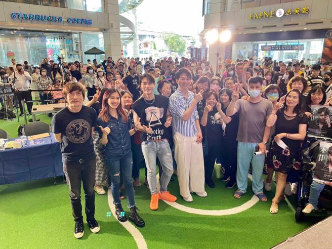 制作单位祭出出道福利，吸引各地300多名参赛者到场。（图／民视提供）