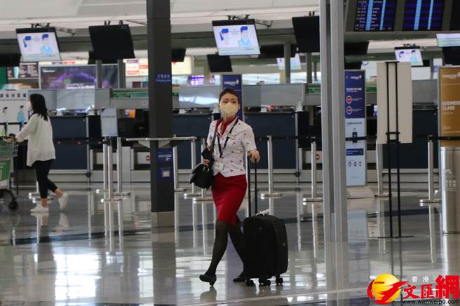 香港国泰空服员下月加薪3％至8％，新人月薪至少6.6万元。（示意图／文匯网资料照）