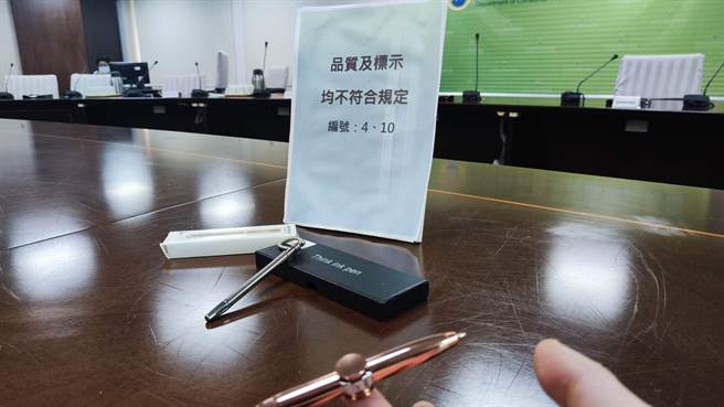 许多家长会购买书写与游玩兼具的玩具笔予孩子，但消保处抽测市售17件玩具笔，其中有2件品质不符合规范。（林良齐摄）