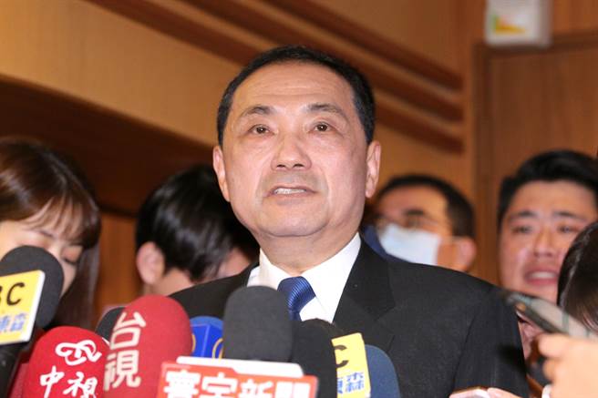 新北市長侯友宜今日受訪時，針對是否要赴議會就幼兒園餵藥案進行專案報告作出回應。（黃世麒攝）