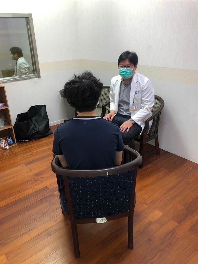 林義盛建議民眾若有失眠困擾，不訪就醫協助。 （衛福部玉里醫院提供／王志偉花蓮傳真）