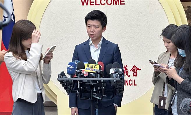 針對名嘴朱學恒涉嫌性騷台北市議員鍾沛君，卻又自行「告發自己但不自首」的作法，社民黨台北市議員苗博雅怒批「玩弄法律」。（丁上程攝）