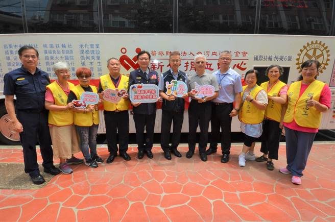 苗栗县警局欢庆警察节也特别号召员警一起捐热血。（苗栗县警局提供／李京升苗栗传真）