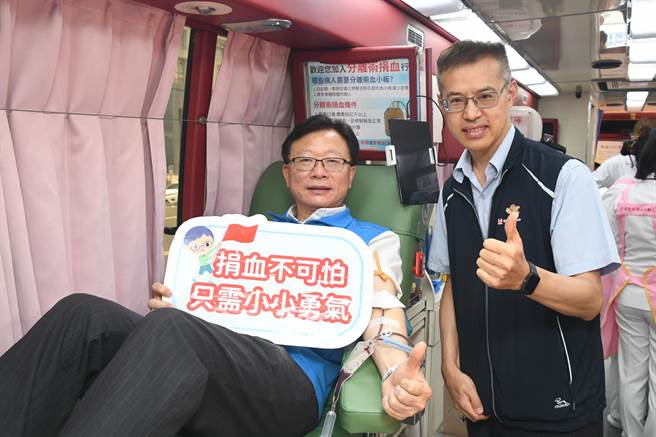 局长庄胜雄带领局内同仁共襄盛举捐热血。（苗栗县警局提供／李京升苗栗传真）