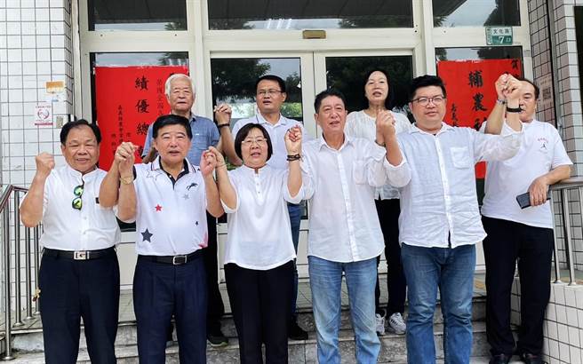 經過協調，國民黨嘉義縣山區立委人選，確定由前立委林國慶（右三）代表「在野大聯盟」上陣。（國民黨嘉義縣黨部提供∕呂妍庭嘉義傳真）