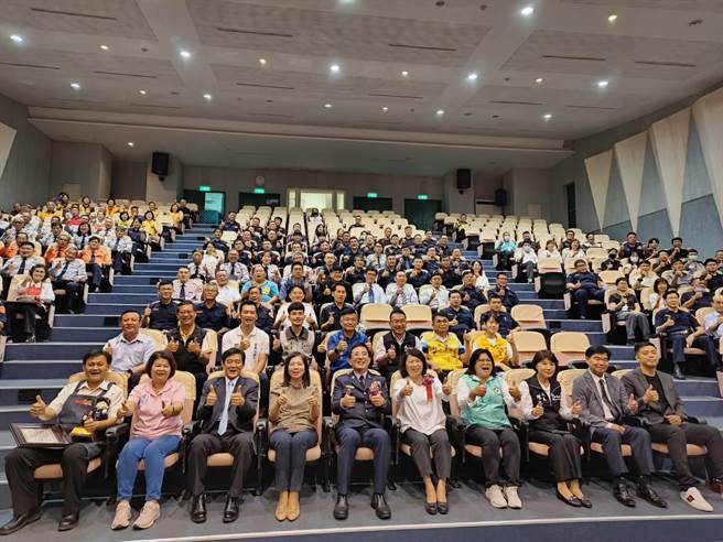 嘉義市警察節慶祝表揚活動，市長黃敏惠及各界人士出席同慶。（廖素慧攝）