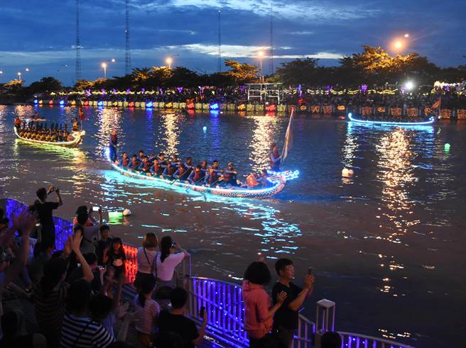 因疫情睽违3年的夜间龙舟赛今年重磅回归，6／22到6／24在福鹿溪登场。（彰县府提供／孙英哲彰化传真）