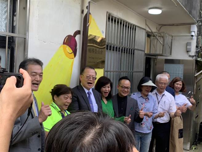 ▲基隆市少年輔導委員會搬遷新址，由副市長邱佩琳（左四）、議長童子瑋（右四）、副議長楊秀玉（右三）、警察局長張樹德（左三）共同出席揭牌啟用儀式。（徐佑昇攝）