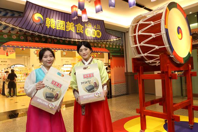 中友百货举办「韩国美食物产展」，网罗济州岛特产、韩味人气经典、街边必吃美食、韩式鲜腌小菜…等，让民眾尽情採买。（中友百货提供／冯惠宜台中传真）