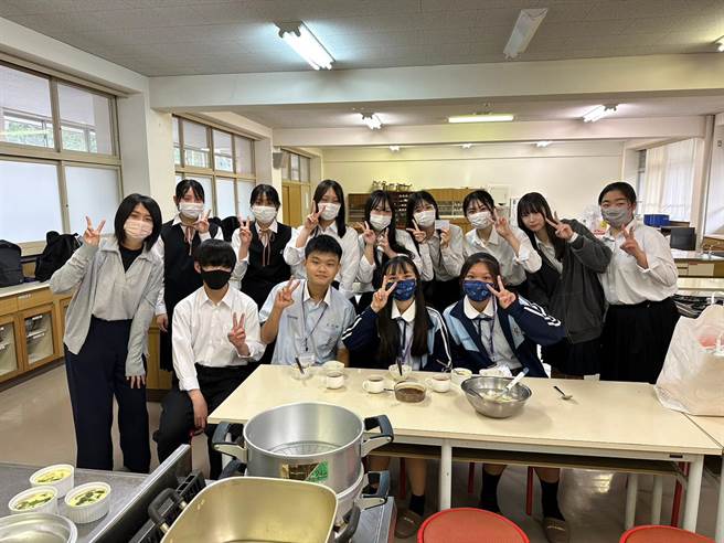 东港高中歷经视讯3年、换了3任校长后，终于在今年迎来与日本姊妹校的首场相见欢。（东港高中提供／谢佳潾屏东传真）