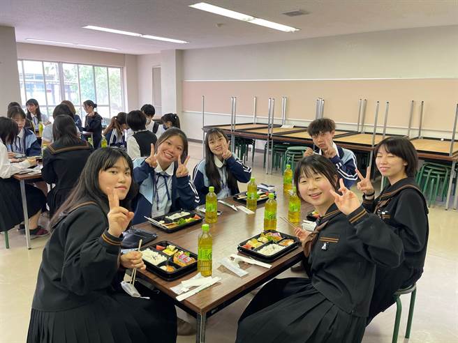 东港高中歷经视讯3年、换了3任校长后，终于在今年迎来与日本姊妹校的首场相见欢。（东港高中提供／谢佳潾屏东传真）