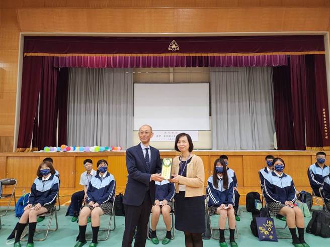 东港高中歷经视讯3年、换了3任校长后，终于在今年迎来与日本姊妹校的首场相见欢。（东港高中提供／谢佳潾屏东传真）