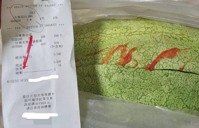一名網友日前到好市多買大西瓜，回家10分鐘就爆炸。(翻攝自Costco好市多 商品經驗老實說)
