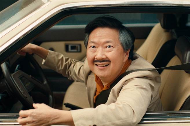 郑肯在片中诠释超衰的公关人员「列尼」。（采昌提供）