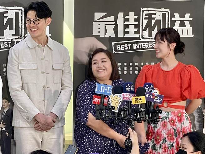 锺欣凌与小薰、寇家瑞出席《最佳利益3》造势活动，被问许杰辉惹性骚事件回应。（林淑娟摄）