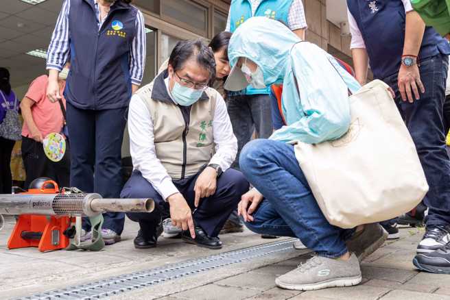 今年第一例本土登革热病例在台南出现，黄伟哲呼吁市民务必落实「巡、倒、清、刷」原则。（图 / 取自黄伟哲脸书）