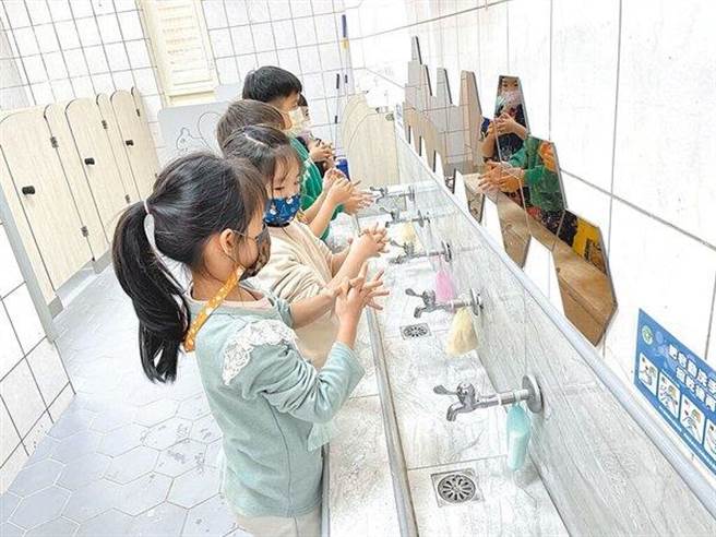 桃園市衛生局提醒民眾要勤洗手、戴口罩才能有效預防流感。圖為學童洗手示意圖。（桃園市衛生局提供／陳夢茹桃園傳真）