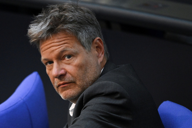 2023年5月24日，德国哈贝克出席在德国柏林举行的联邦议院全体会议资料照。（路透社）