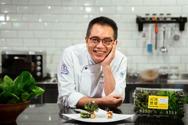 6月開元大師講堂，陳寬定教授親自設計多款符合夏季意涵的創意料理。（開元食品提供）