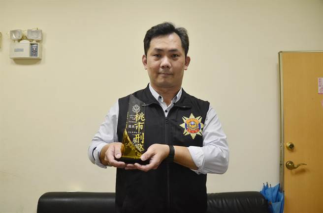 桃园警分局侦查队鑑识刘健柏从警16年，鑑识无数案件。（赖佑维摄）