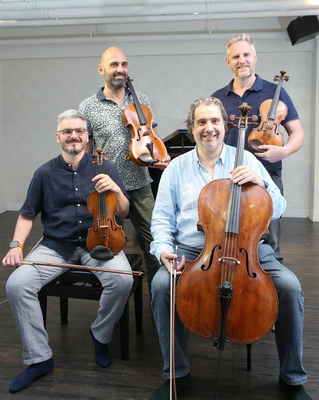 义大利室内乐团「克里蒙纳四重奏」（Quartetto di Cremona）本周在台演出，所到之处总是展现快乐能量。（赵双杰摄）