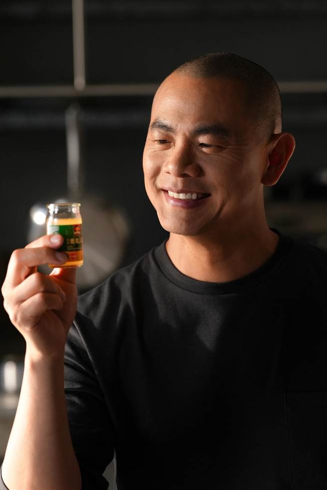 江振诚代言「桂格无添加糖养气人蔘」，一喝就想起童年时期父亲的关爱举动。（桂格提供）