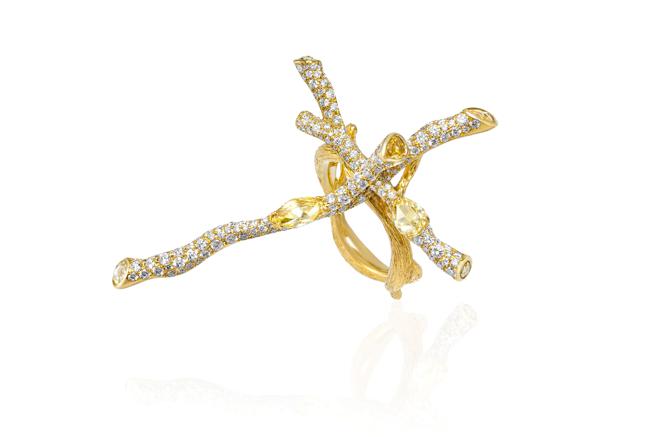 CINDY CHAO「一五一十让爱聚首」慈善珠宝黄K金钻石戒指。（CINDY CHAO提供）