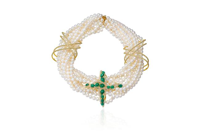 CINDY CHAO「一五一十让爱聚首」慈善珠宝祖母绿珍珠项鍊。（CINDY CHAO提供）
