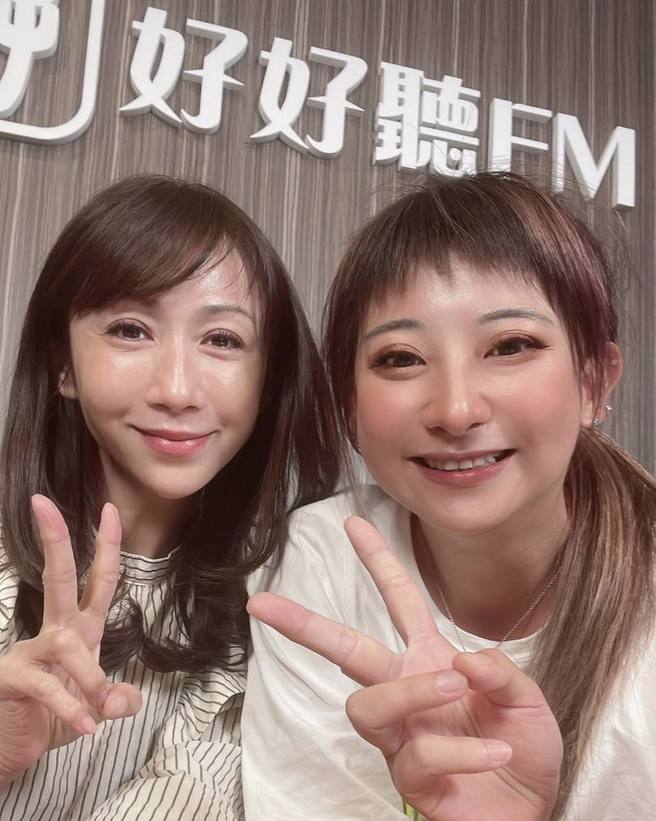 台北市議員許淑華今在臉書發文，透露自己去錄製Podcast，大談推廣迷你足球的趣味故事。(許淑華臉書)