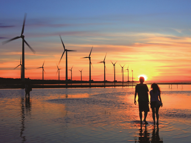 有外国旅客请台湾旅游业者代订自由行，希望能一天玩遍清境农场、高美湿地、清水断崖。（图为高美湿地，台中市府提供／卢金足台中传真）