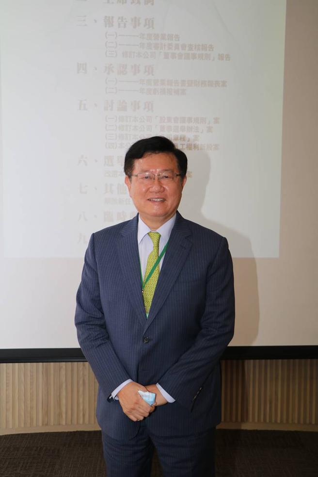 （车王电董事长蔡裕庆，13日顺利连任。图／刘朱松）