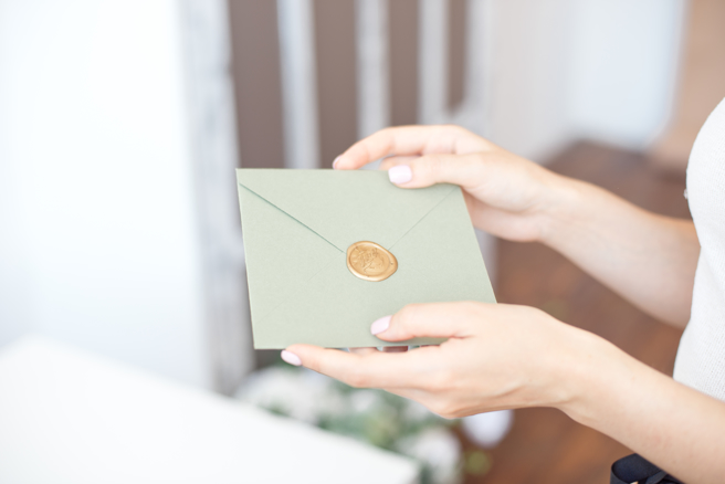 一名晚婚的准新娘表示，因宴客场地有桌数限制，她希望亲友们不要带国小以下的儿童参加。（图／示意图，达志影像）