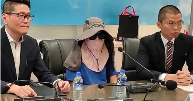 图说：赖母委托律师许维哲（右一）回应，可惜这所谓十大新证没有解答到家属先前提出的疑惑。（资料照片）