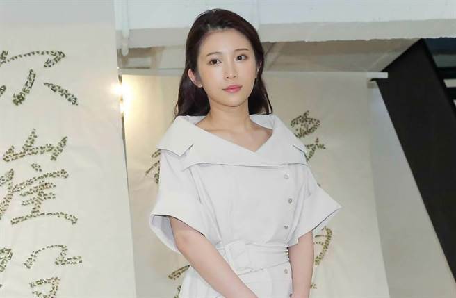 「鸡排妹」郑家纯曾于脸书粉专指，18岁时大腿抽脂手术在高雄元和雅医美诊所「做坏了」，还爆料该诊所纠纷不少。元和雅求偿民事赔偿300万元，一审判鸡排妹应赔90万元，高雄高分院今日宣判改判鸡排妹免赔。（本报资料照）