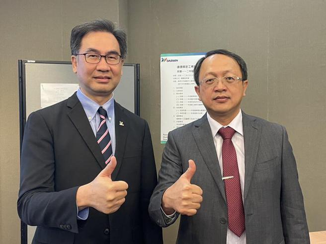 达运举行股东会，左为董事长蔡国新、右为总经理黄胜凯。（图／袁颢庭）