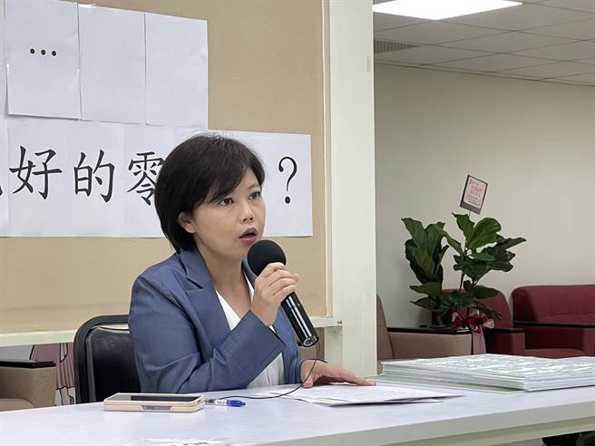 台北市议员游淑慧今召开记者会转述女性受害者被性骚扰。（蔡佩珈摄）