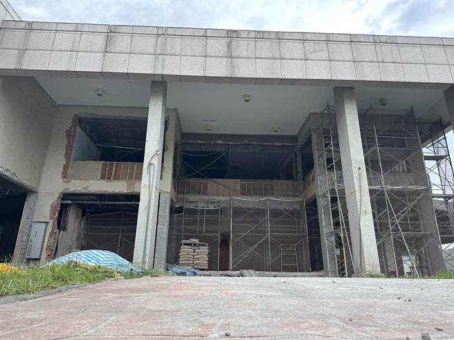 花莲县文化局美术馆前年底封馆整修，工程预计今年底完成。（罗亦晽摄）