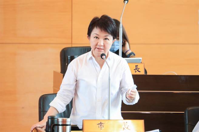 台中市长卢秀燕提醒市民，今天下午到明天可能还会有更剧烈的雨势，市府也已做好各项防范准备。（张亦惠摄）